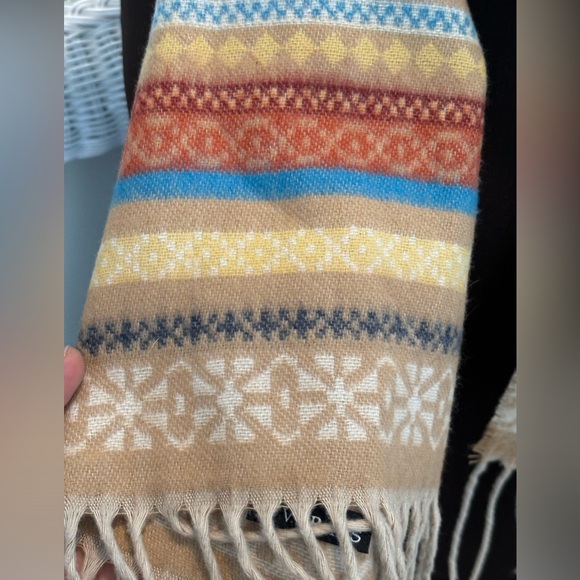 V. Fraas Cashmink Scarf / shawl gorgeous print new without tags! - Picture 3 of 6